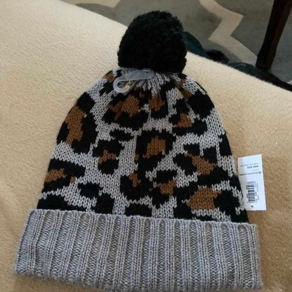 Old Navy Jaquard Beane Animal Print in Gray, Black and Brown NWT One Size